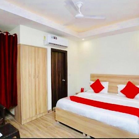 Hotel Golden Bliss At New Delhi Airport Dış mekan fotoğraf