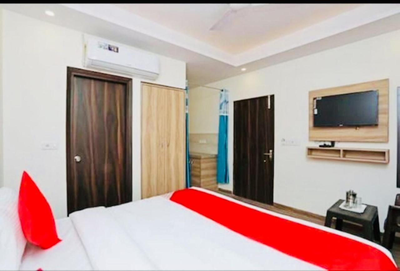 Hotel Golden Bliss At New Delhi Airport Dış mekan fotoğraf