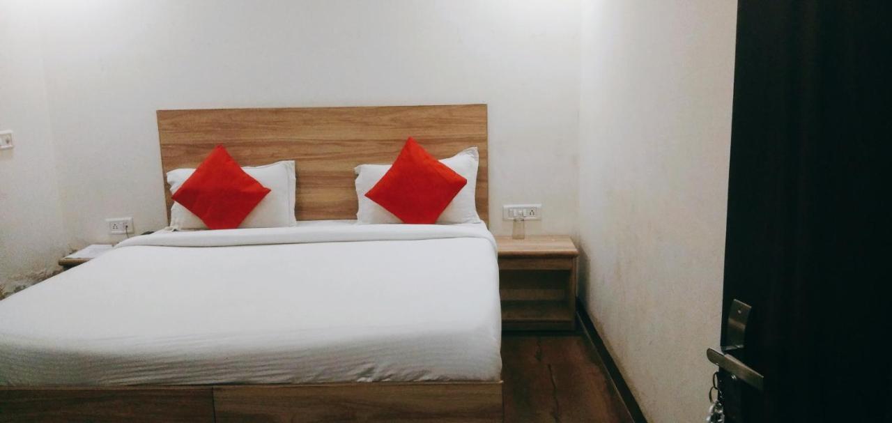Hotel Golden Bliss At New Delhi Airport Dış mekan fotoğraf